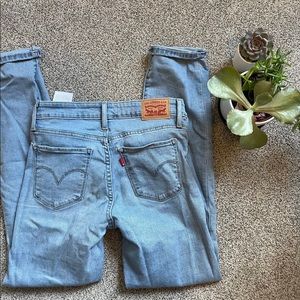 Levi’s 712 Slim Jeans